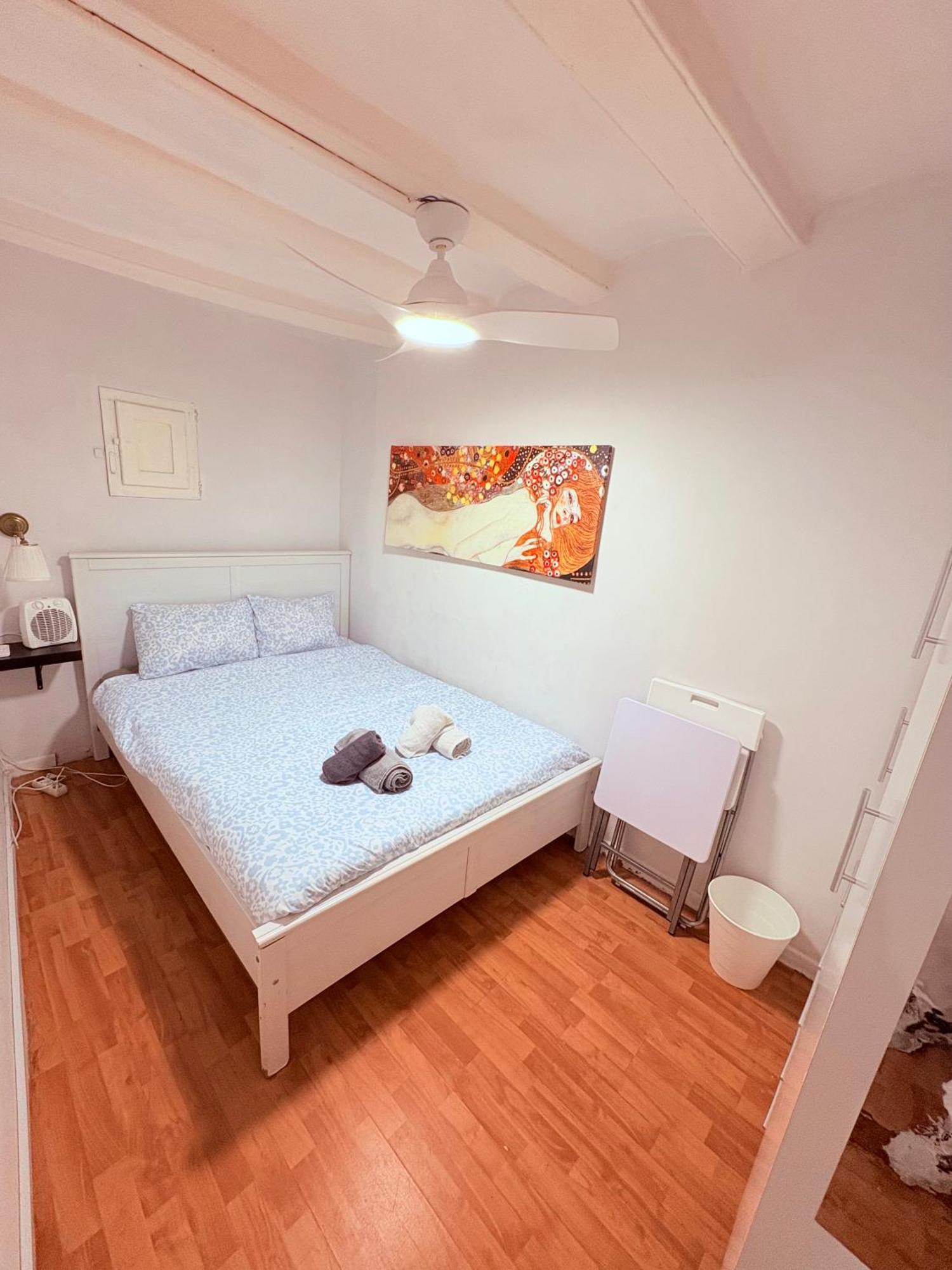 Stunning Flat For 6 People 3 Blocks From The Beach Plus Welcome Breakfast Barcelona Exteriér fotografie