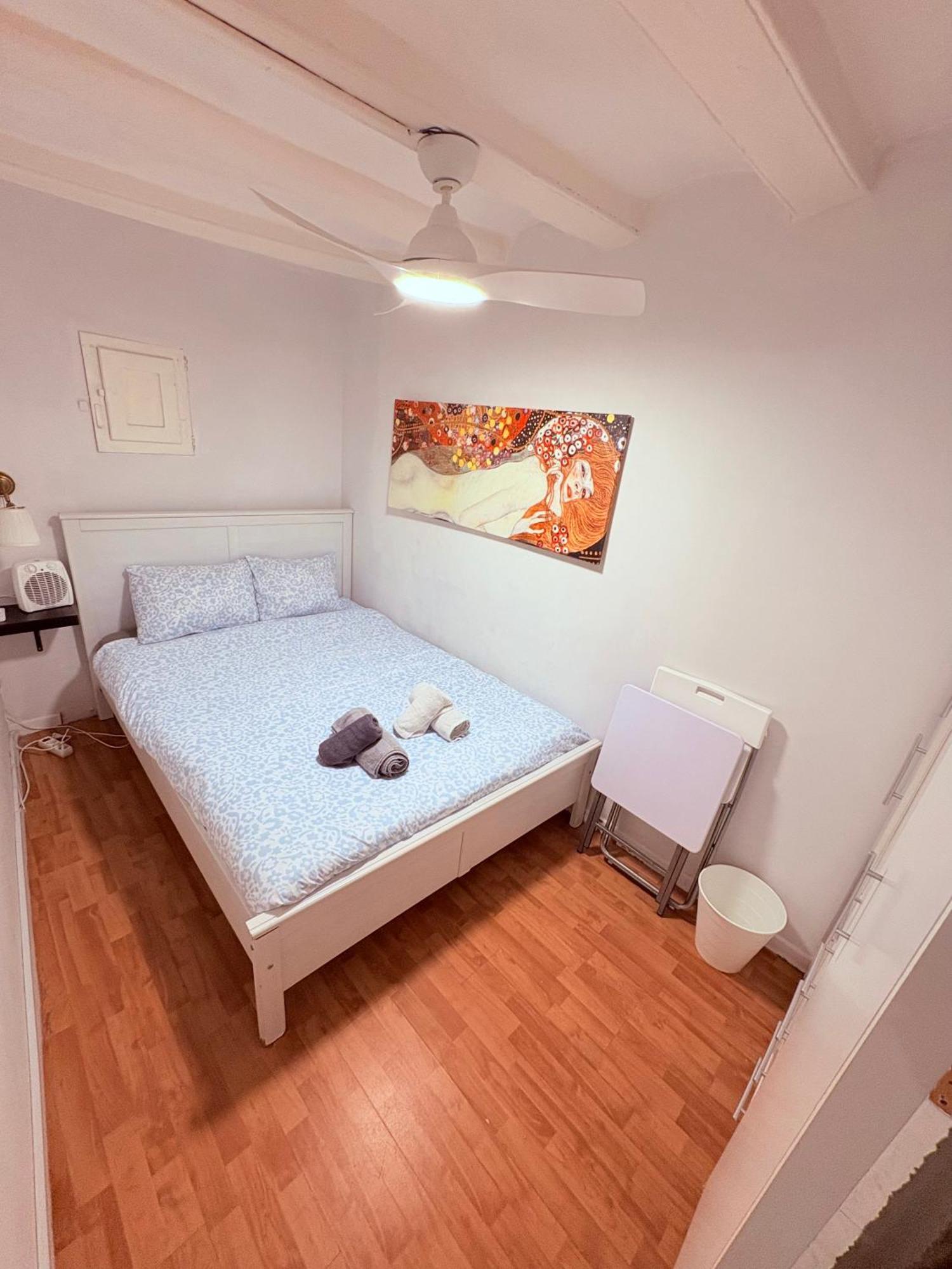 Stunning Flat For 6 People 3 Blocks From The Beach Plus Welcome Breakfast Barcelona Exteriér fotografie