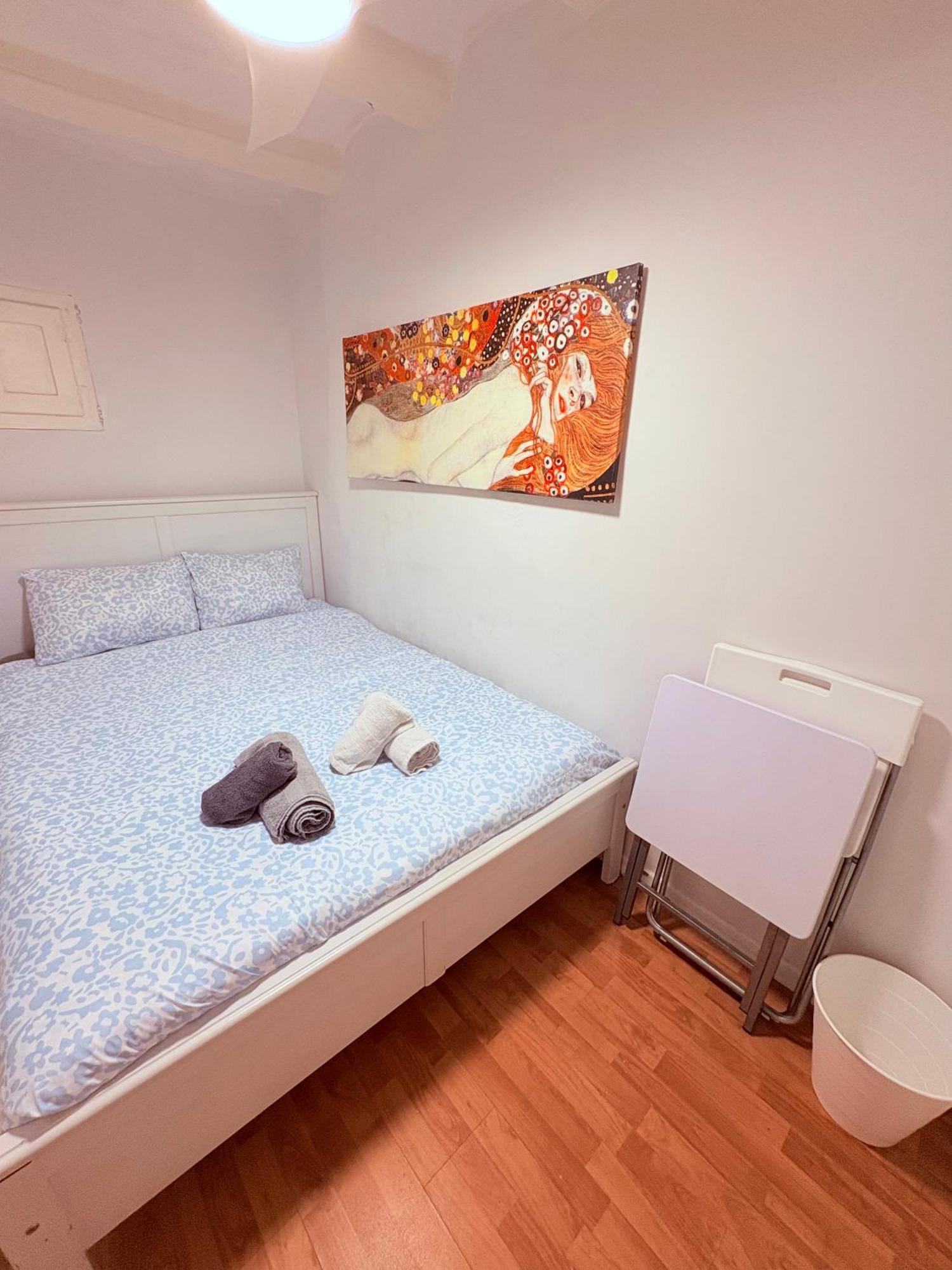 Stunning Flat For 6 People 3 Blocks From The Beach Plus Welcome Breakfast Barcelona Exteriér fotografie