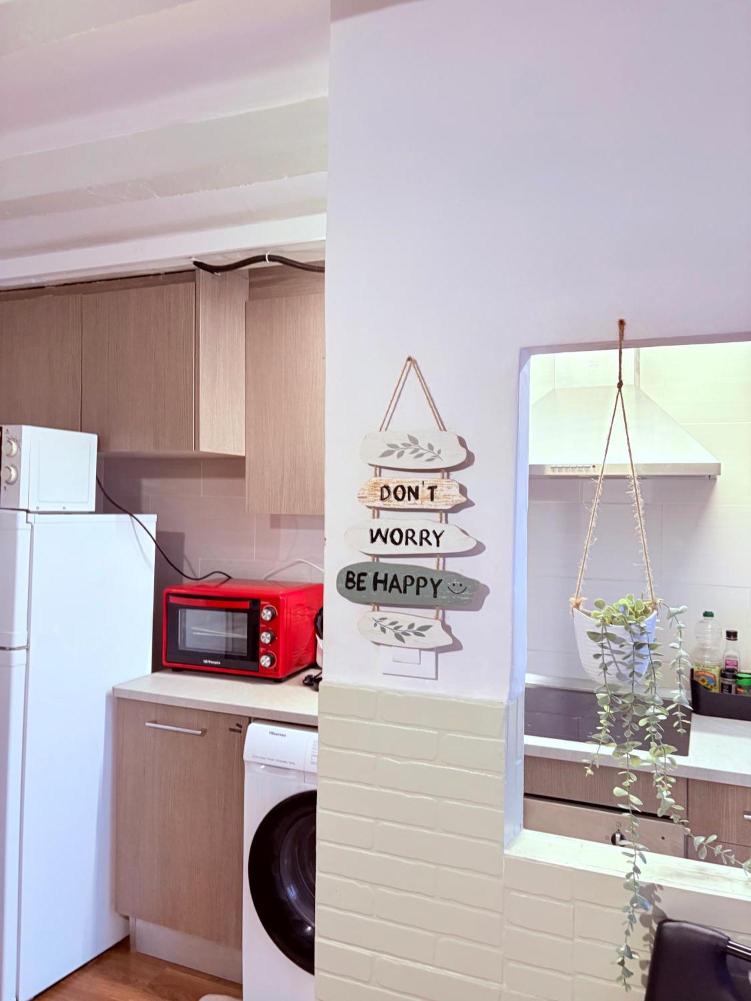 Stunning Flat For 6 People 3 Blocks From The Beach Plus Welcome Breakfast Barcelona Exteriér fotografie