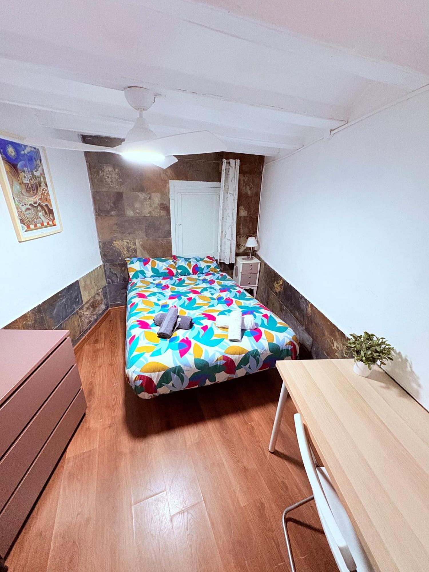 Stunning Flat For 6 People 3 Blocks From The Beach Plus Welcome Breakfast Barcelona Exteriér fotografie