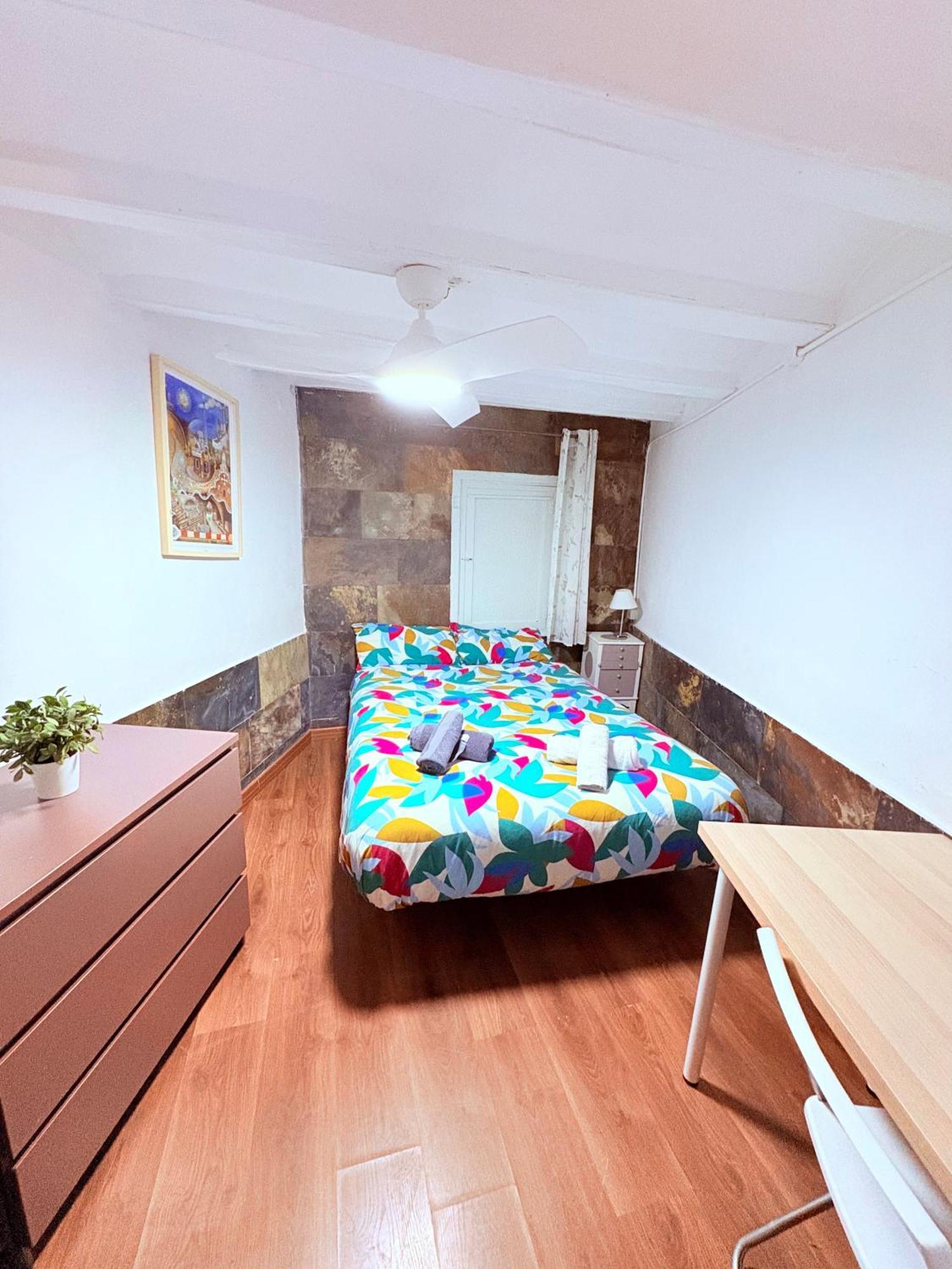 Stunning Flat For 6 People 3 Blocks From The Beach Plus Welcome Breakfast Barcelona Exteriér fotografie