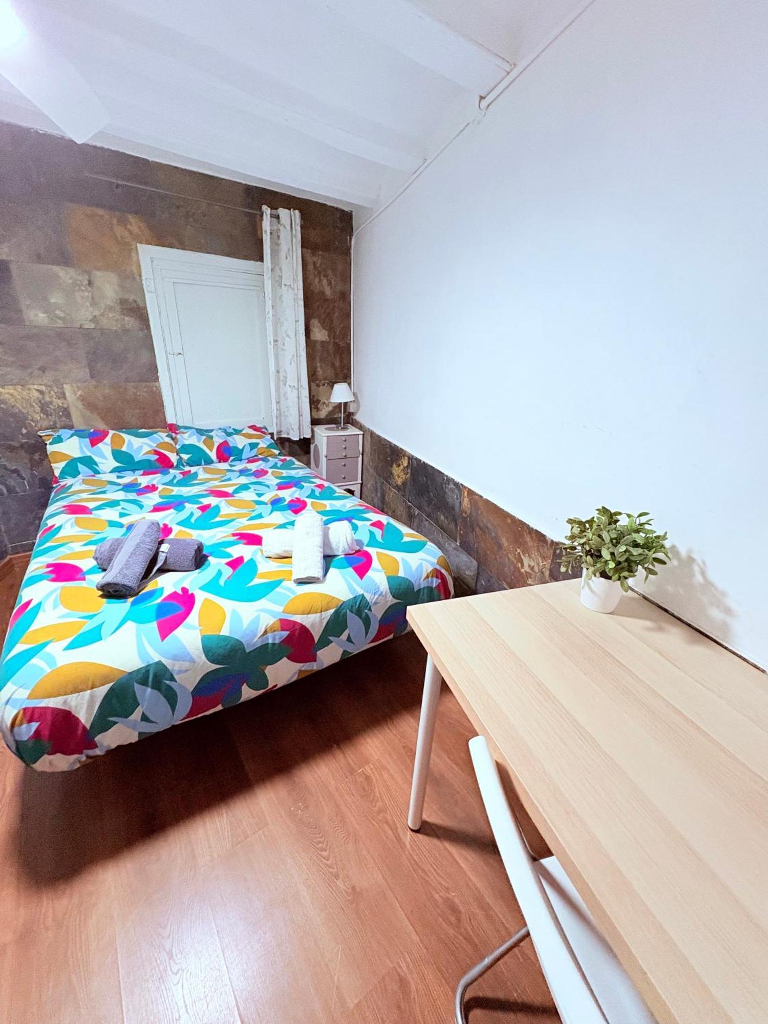 Stunning Flat For 6 People 3 Blocks From The Beach Plus Welcome Breakfast Barcelona Exteriér fotografie