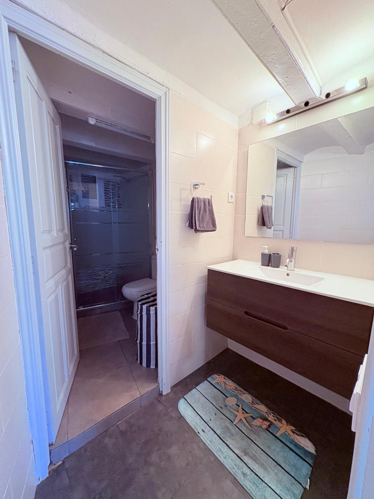 Stunning Flat For 6 People 3 Blocks From The Beach Plus Welcome Breakfast Barcelona Exteriér fotografie