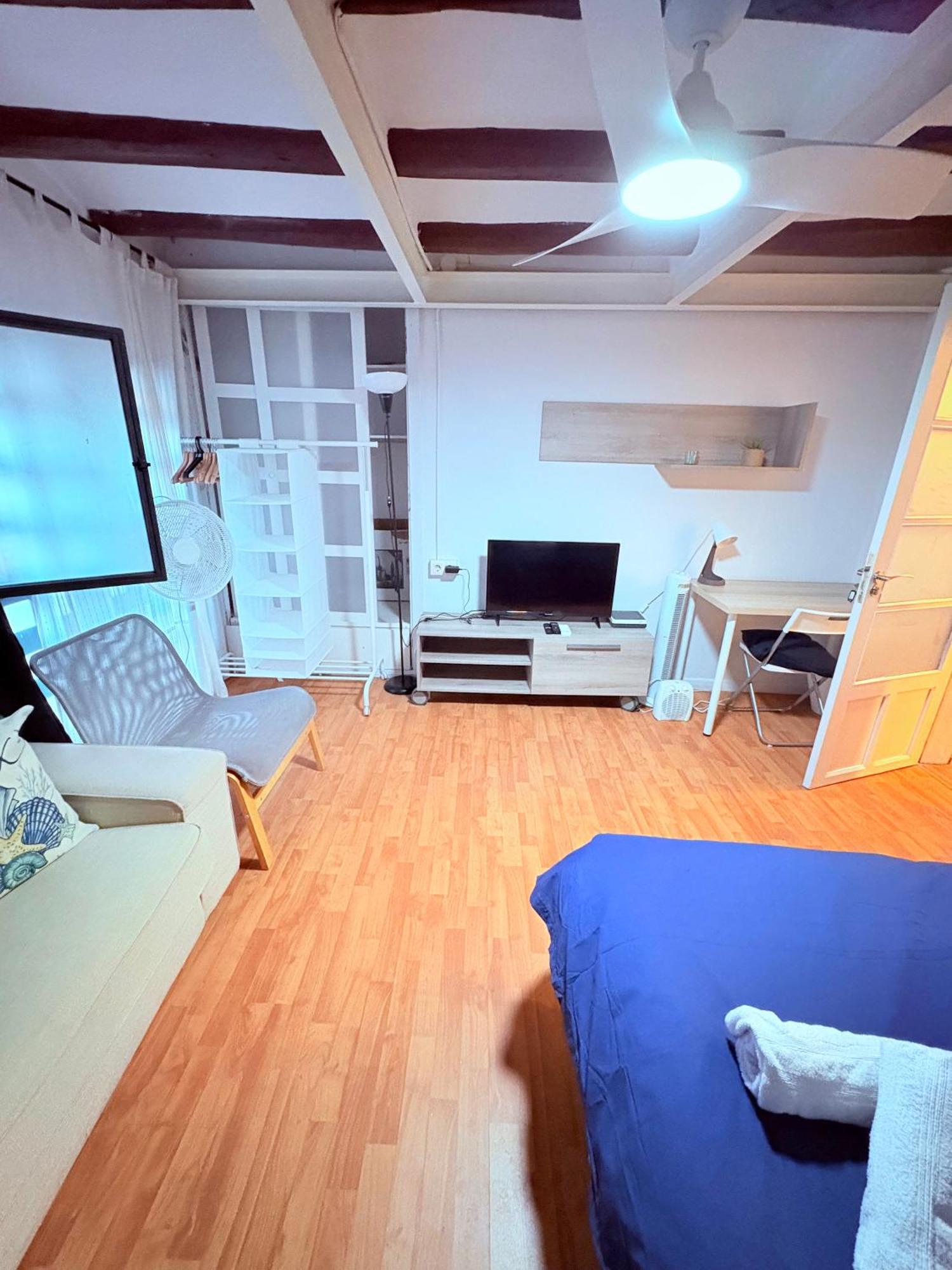 Stunning Flat For 6 People 3 Blocks From The Beach Plus Welcome Breakfast Barcelona Exteriér fotografie