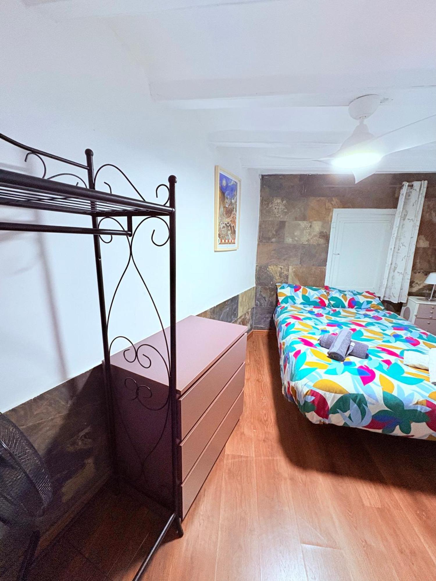 Stunning Flat For 6 People 3 Blocks From The Beach Plus Welcome Breakfast Barcelona Exteriér fotografie