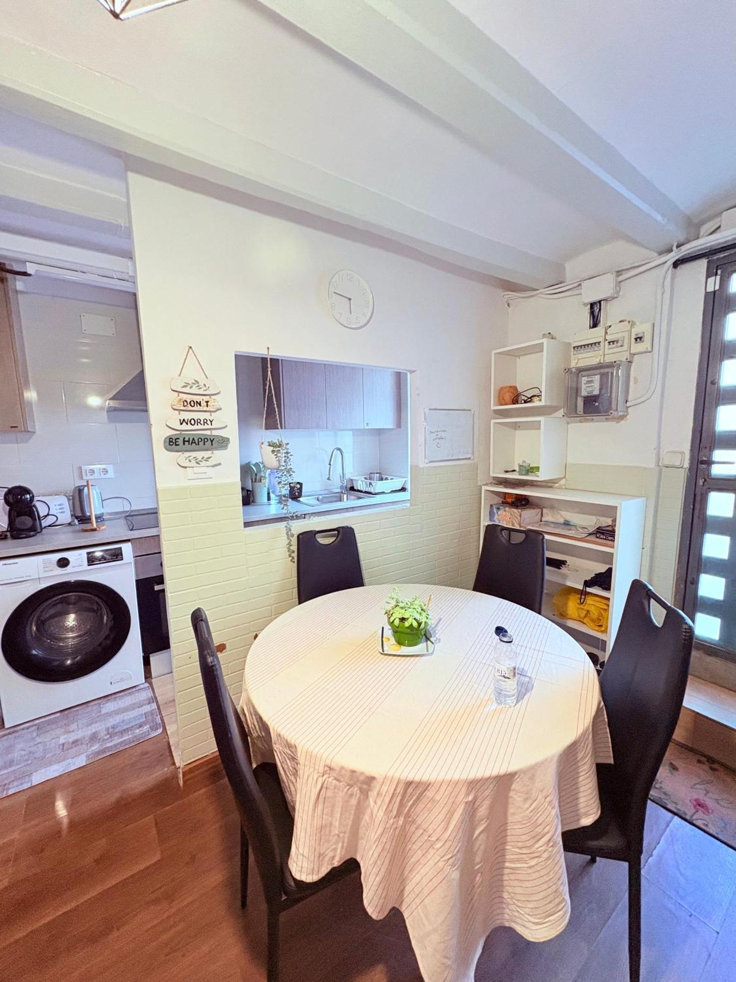 Stunning Flat For 6 People 3 Blocks From The Beach Plus Welcome Breakfast Barcelona Exteriér fotografie