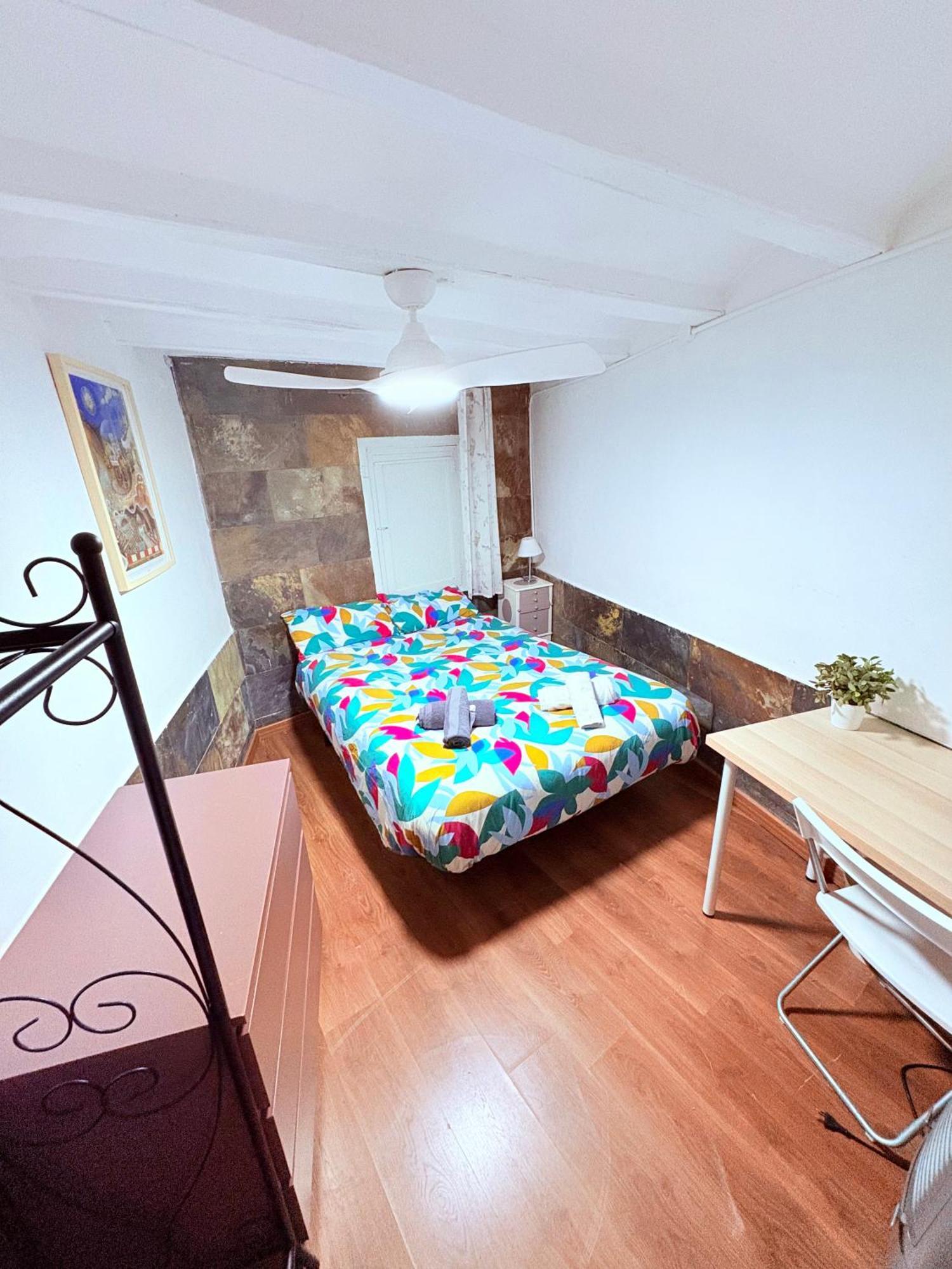 Stunning Flat For 6 People 3 Blocks From The Beach Plus Welcome Breakfast Barcelona Exteriér fotografie