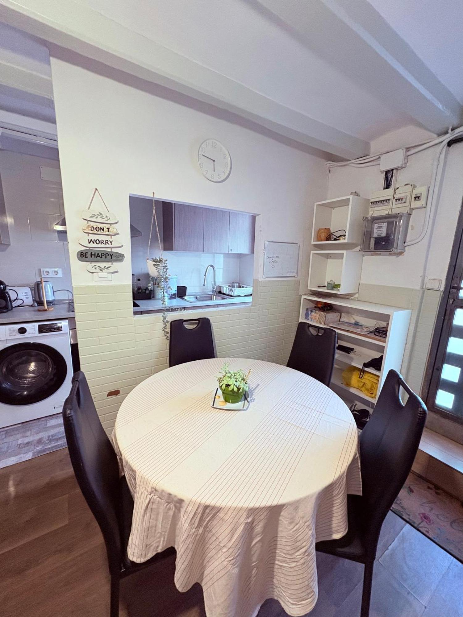 Stunning Flat For 6 People 3 Blocks From The Beach Plus Welcome Breakfast Barcelona Exteriér fotografie