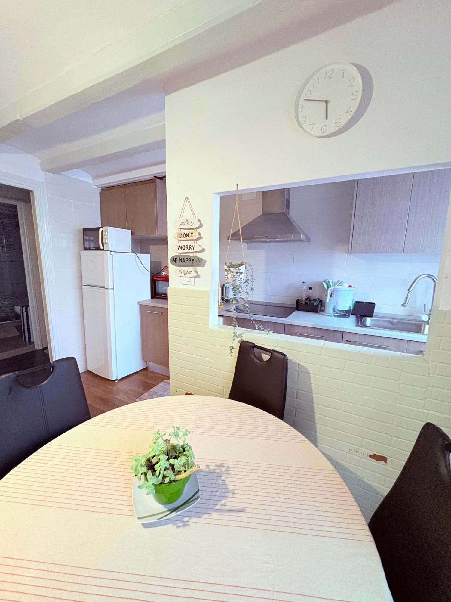 Stunning Flat For 6 People 3 Blocks From The Beach Plus Welcome Breakfast Barcelona Exteriér fotografie