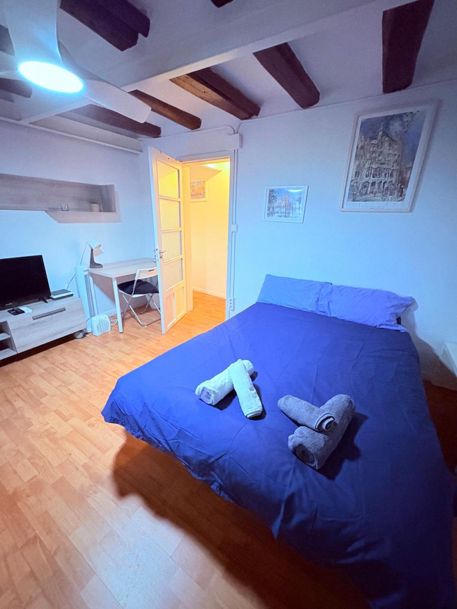 Stunning Flat For 6 People 3 Blocks From The Beach Plus Welcome Breakfast Barcelona Exteriér fotografie